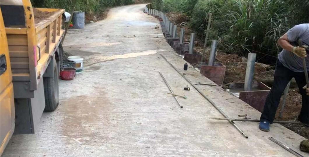 護欄防撞柱安裝